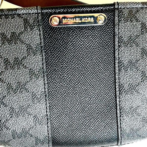 MICHAEL KORS Crossbody Fanny Pack Leather NWOT - Picture 4 of 7